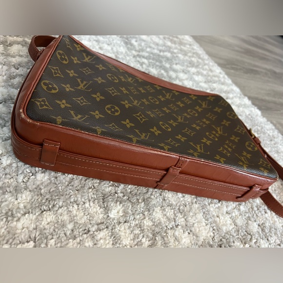 LV Crossbody - Picture 6 of 16